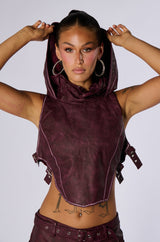 DESERT VIBE SLEEVELESS PU TOP IN BURGUNDY