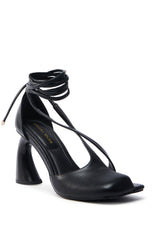 AZALEA WANG BUIKY BLACK PUMP