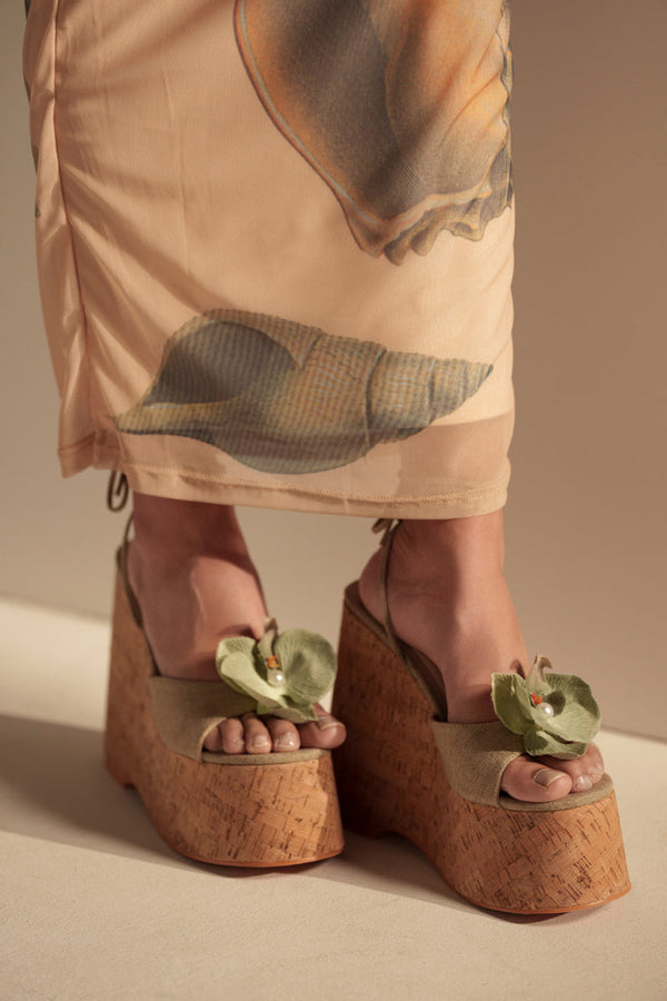 AZALEA WANG DALEYZA GREEN FLORAL WEDGE SANDAL