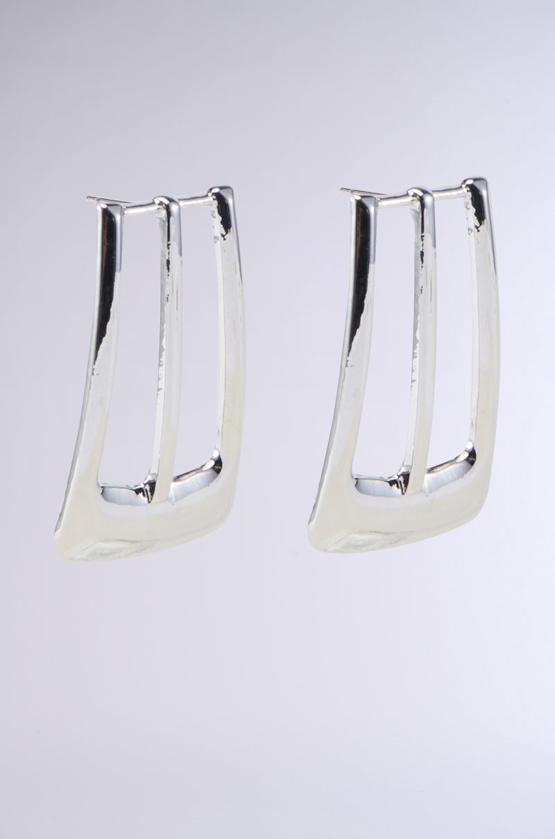 BUCKLE UP EARRING