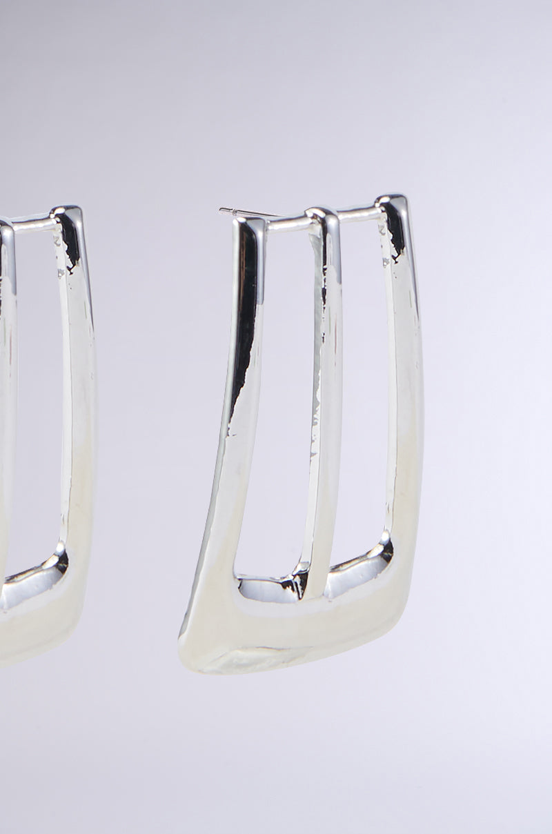 BUCKLE UP EARRING