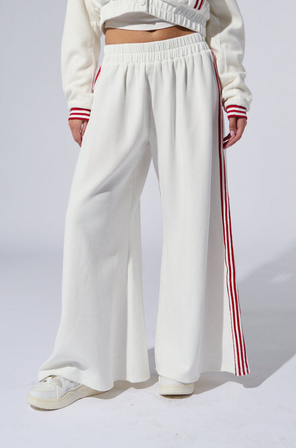 LULA WAFFLE KNIT SPORTY PANTS IN WHITE