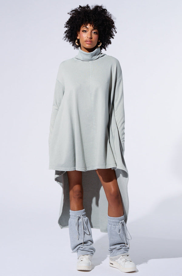 LAINIE TURTLENECK HIGH LOW SWEATSHIRT DRESS IN GREY