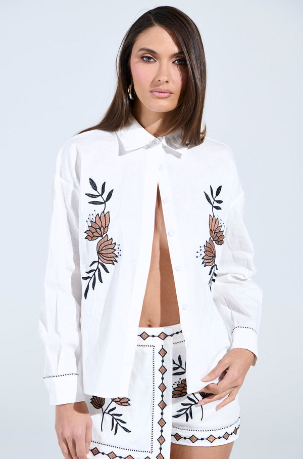 EMBROIDERED FLOWER LINEN BUTTON UP