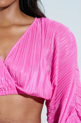 CROPPED PLISSE RUCHED SLEEVE BLOUSE