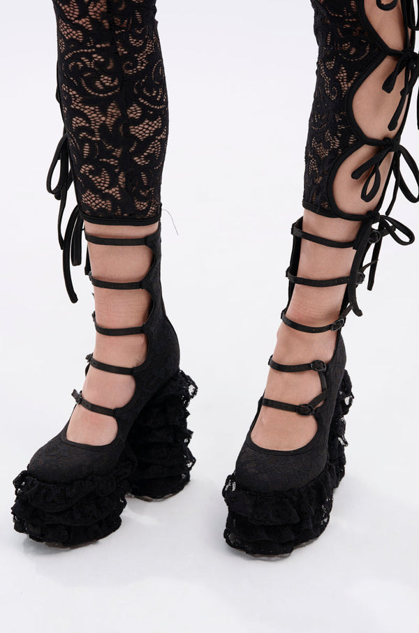 AZALEA WANG SPREENE FRILL LACE PUMP IN BLACK