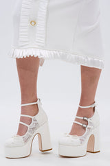 AZALEA WANG SPROUT WHITE PUMP