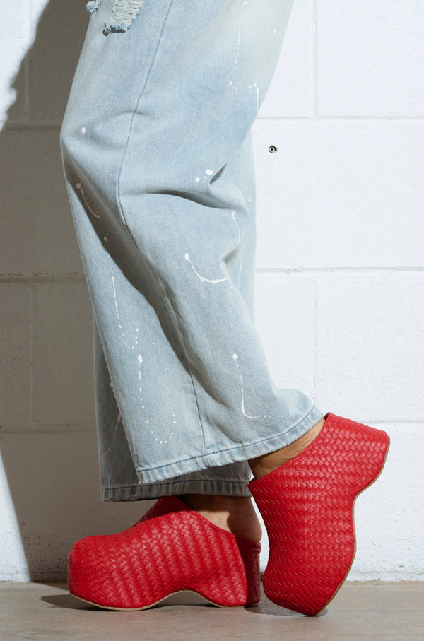 AZALEA WANG TEATREE RED CLOG