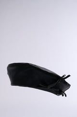 PRETTY IN PU BOW BERET