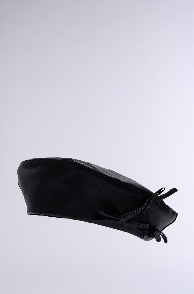 PRETTY IN PU BOW BERET