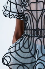 DOLL FACE SHORT SLEEVE STRUCTURED BLOUSE