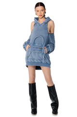 BAG ALERT OVERSIZED MINERAL WASH SWEATSHIRT IN BLUE
