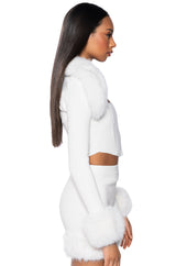 BIG MOOD FAUX FUR DETAIL SHRUG