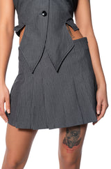 BUSINESS MEETS FASHION MINI SKIRT
