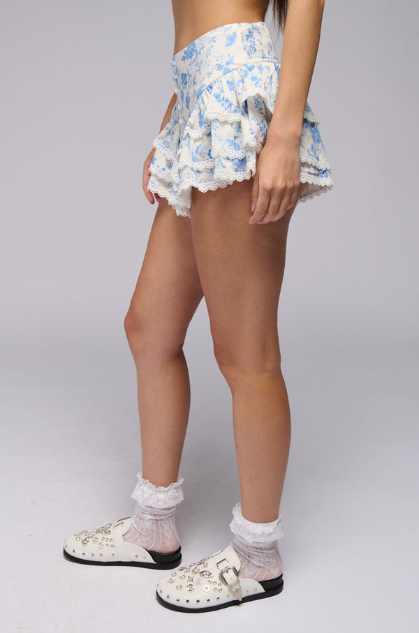 CALL ME PRETTY FLORAL SHORT WITH LACE