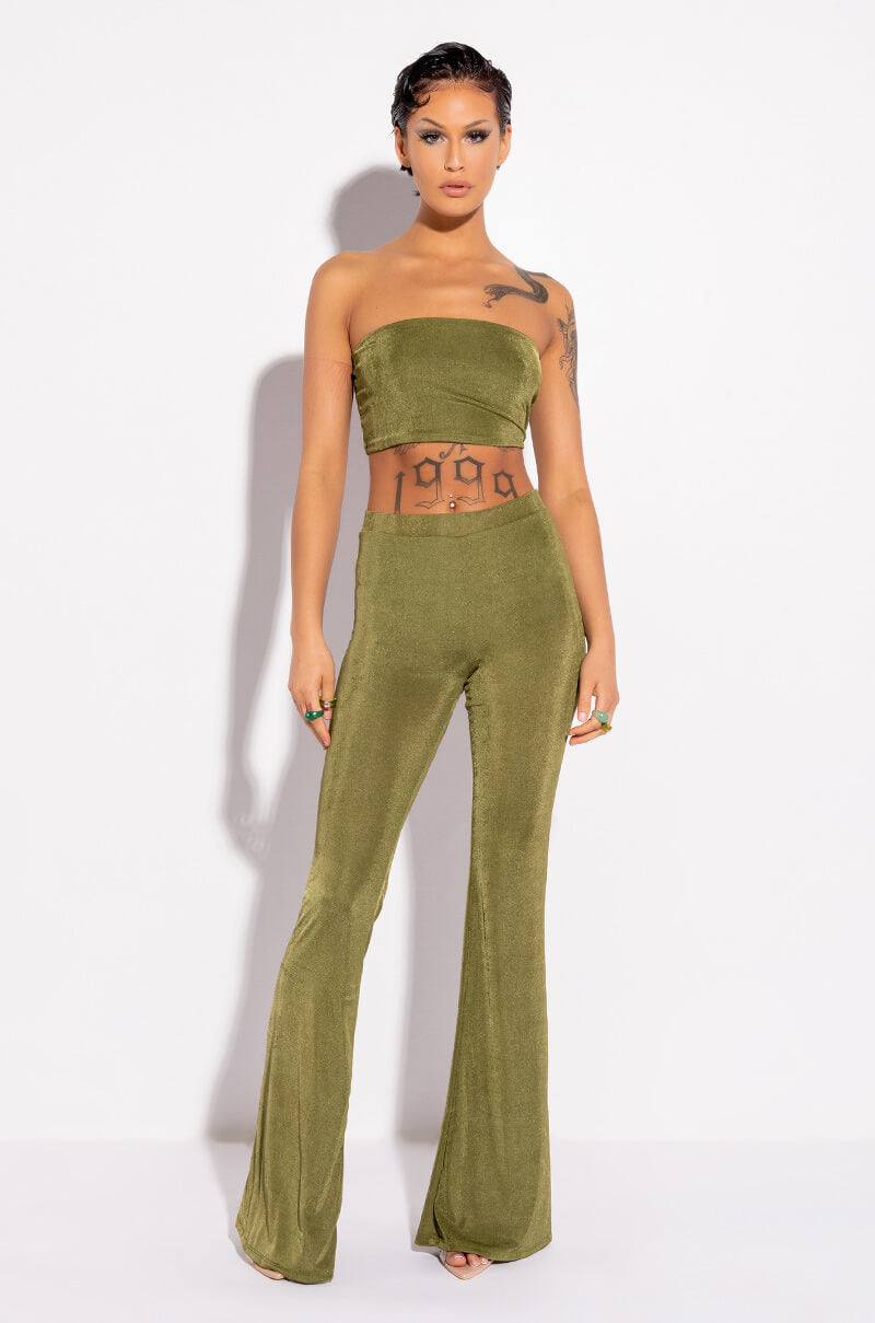 EASY TO WEAR BANDEAU TOP
