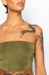 EASY TO WEAR BANDEAU TOP