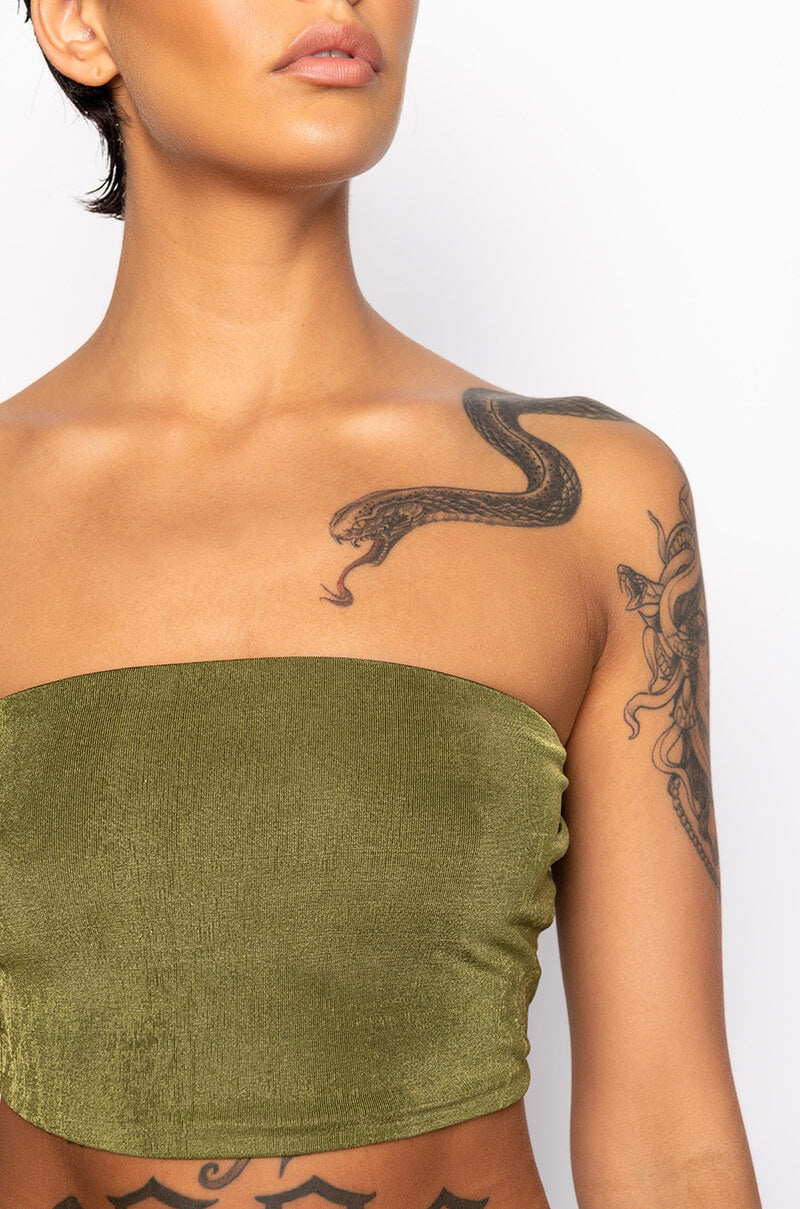 EASY TO WEAR BANDEAU TOP