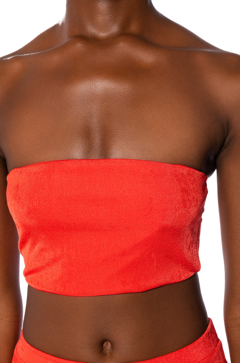EASY TO WEAR BANDEAU TOP