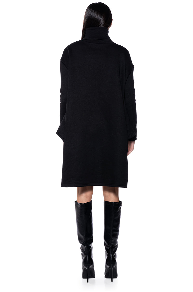 ELLA FLOWER DETAIL PULL OVER TURTLENECK SWEATSHIRT