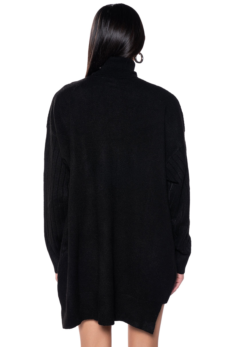 ELLIS OVERSIZED BUTTON DETAIL OPEN SIDE SWEATER
