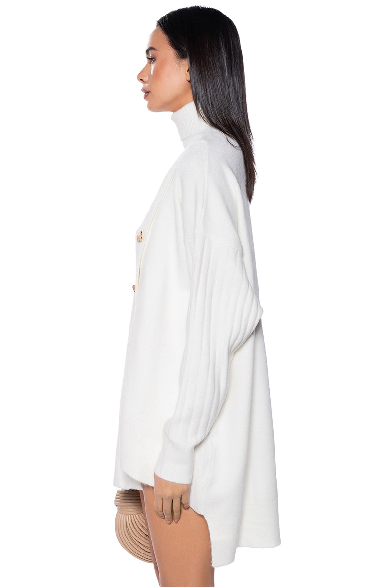 ELLIS OVERSIZED BUTTON DETAIL OPEN SIDE SWEATER
