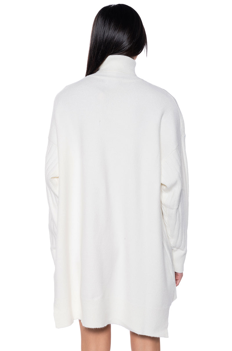 ELLIS OVERSIZED BUTTON DETAIL OPEN SIDE SWEATER