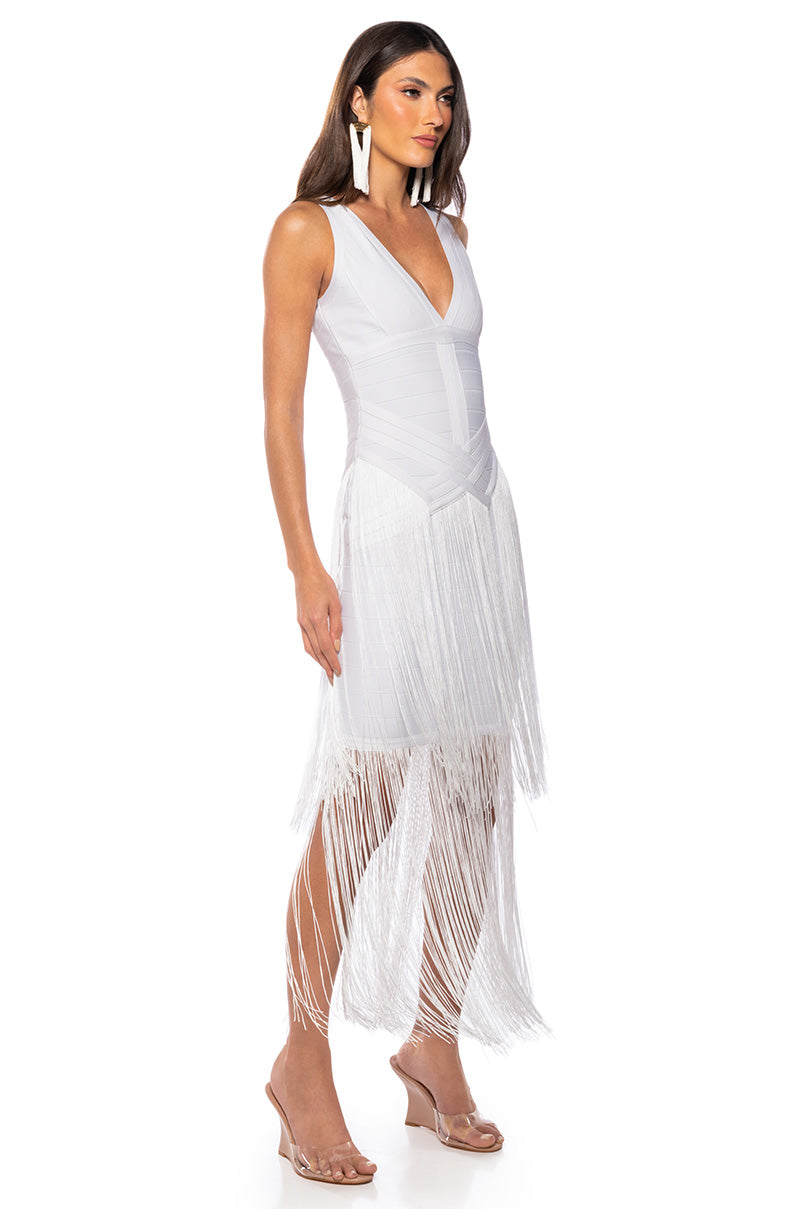 EVERYTHING ENTRANCE FRINGE V NECK MAXI DRESS IN WHITE
