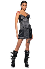 EXCLUSIVE LOOKS BELT DETAIL MINI SKIRT