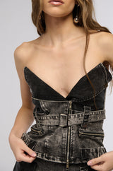 EXCLUSIVE LOOKS BELTED CORSET TOP