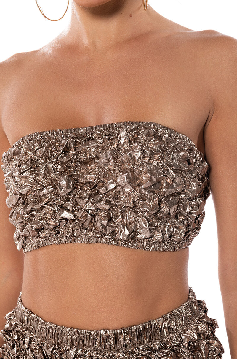 EYES ON ME TEXTURED TOP