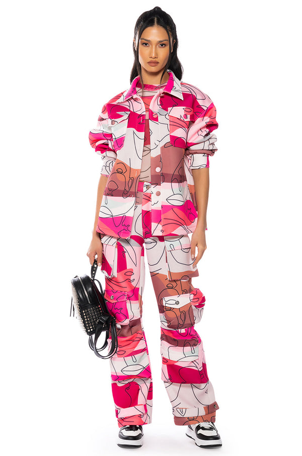 FACES PRINTED SCUBA BUTTON DOWN TOP