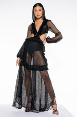 GIVING OFF LOOKS MAXI LACE DRESS