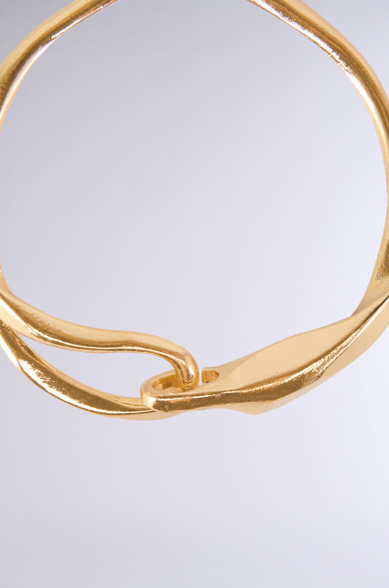 GLOWING GODDESS NECKLACE