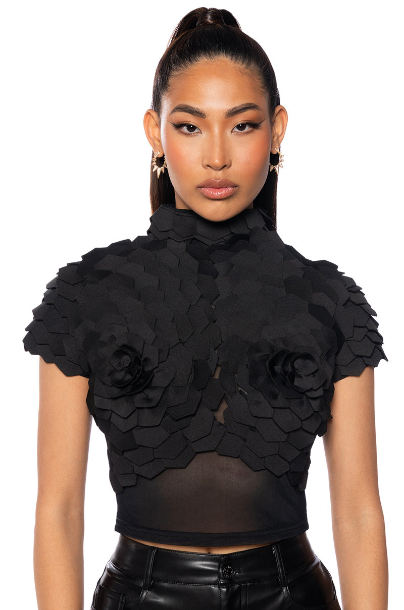 IN BLOOM SCALE DETAIL TEXTURED SHORT SLEEVE TOP