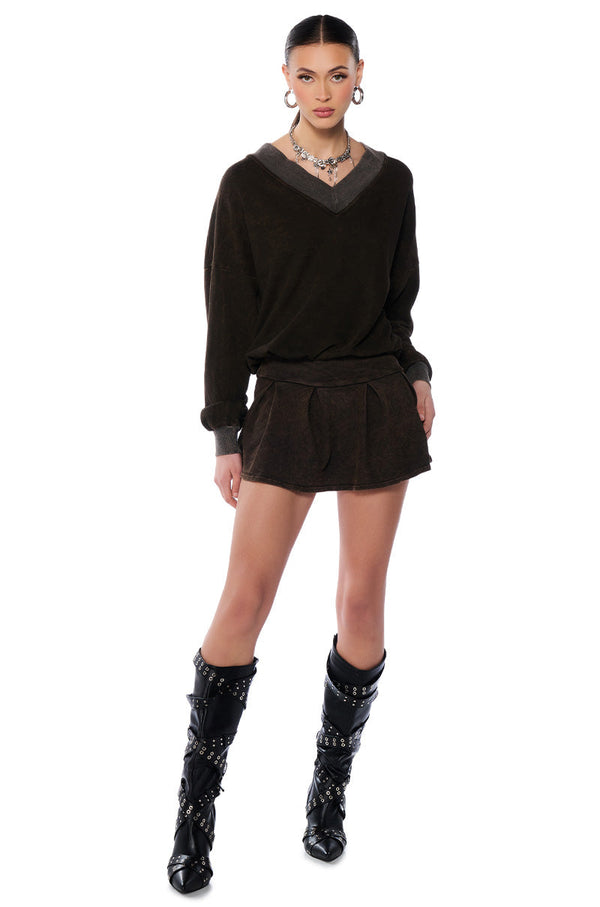 KAYLANI V NECK SWEATSHIRT IN CHARCOAL GREY