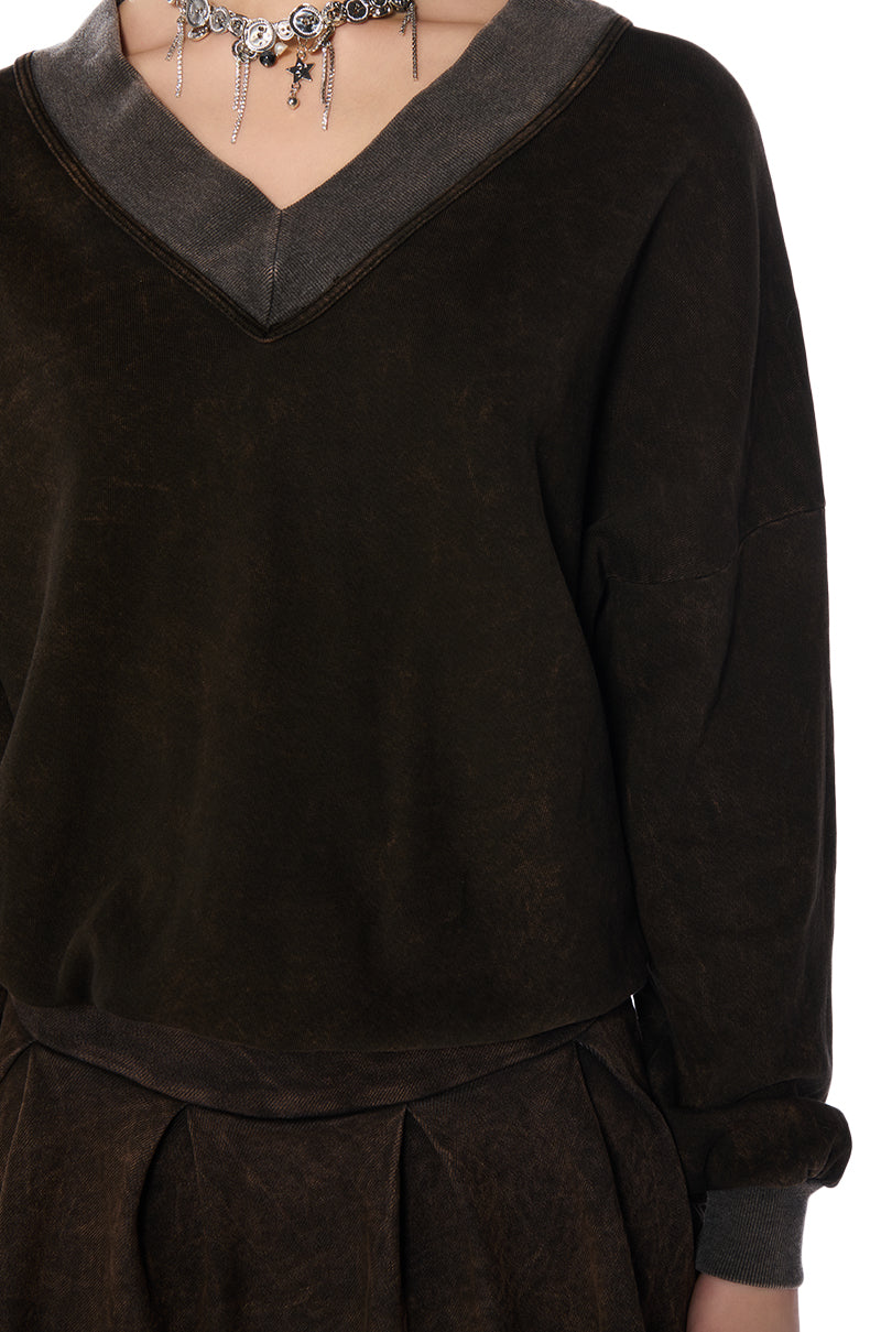 KAYLANI V NECK SWEATSHIRT IN CHARCOAL GREY