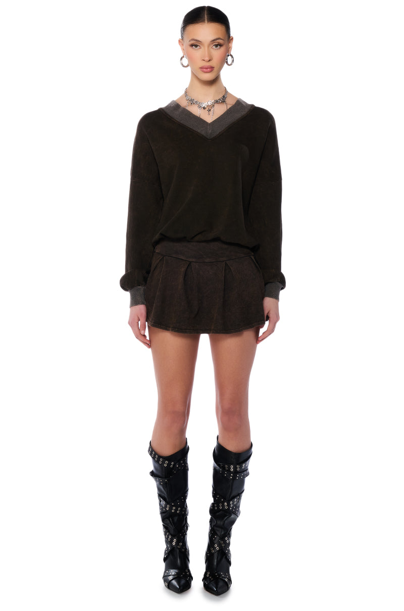 KAYLANI V NECK SWEATSHIRT IN CHARCOAL GREY