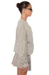 KAYLANI V NECK SWEATSHIRT IN LIGHT GREY