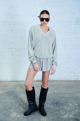 KAYLANI V NECK SWEATSHIRT IN LIGHT GREY