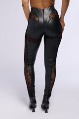 LACE DETAIL PANELED FAUX LEATHER LEGGINGS IN BLACK