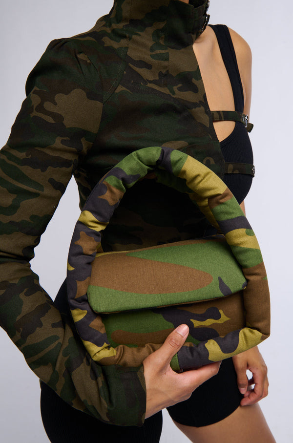 CAMO PUFFER BAG