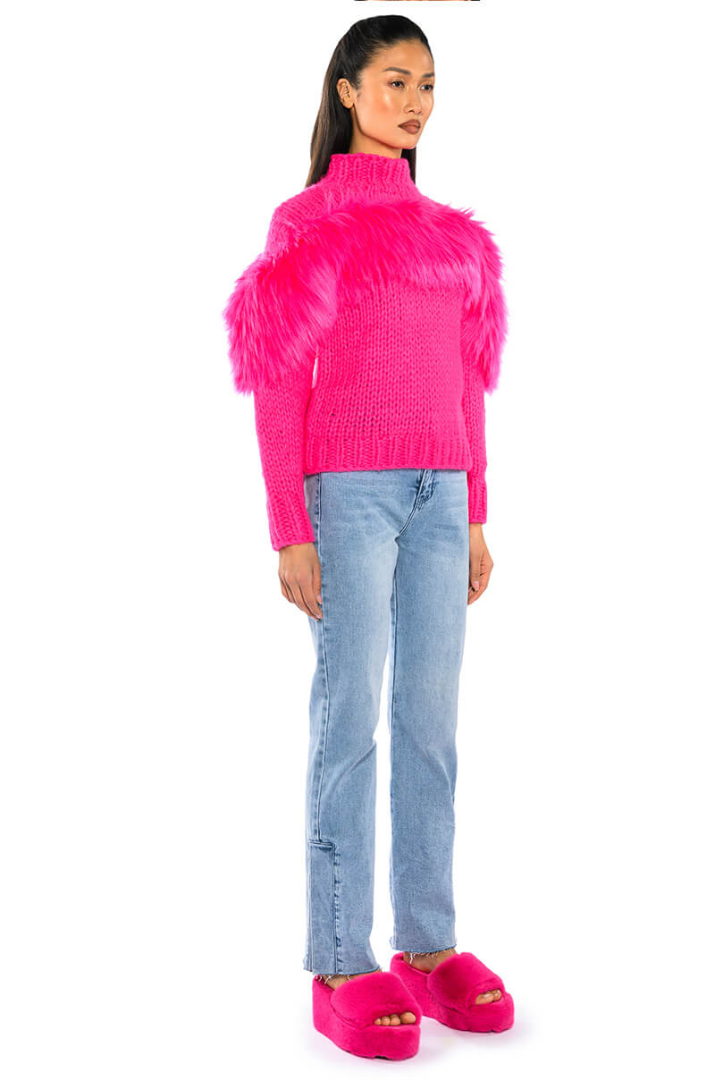 LYLA FAUX FUR DETAIL COZY SWEATER
