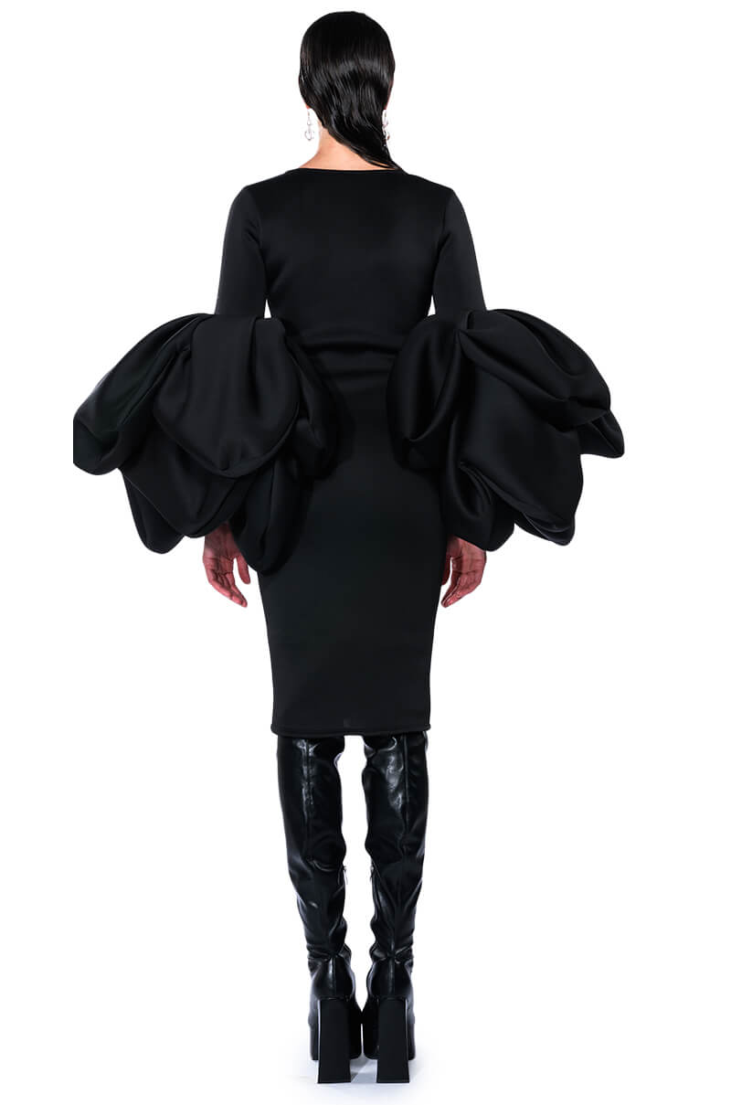 MADDI EXTREME SLEEVE MIDI DRESS