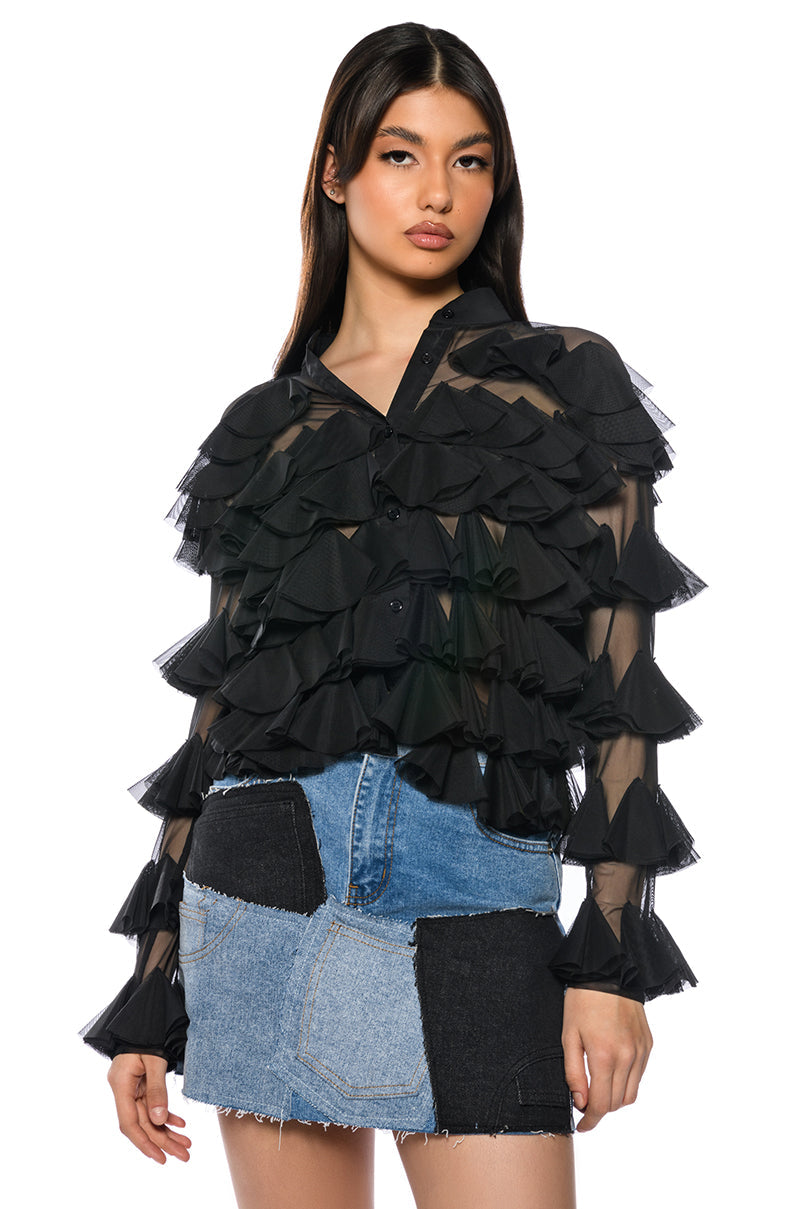 MISS EVERYTHING TEXTURED BUTTONDOWN TOP