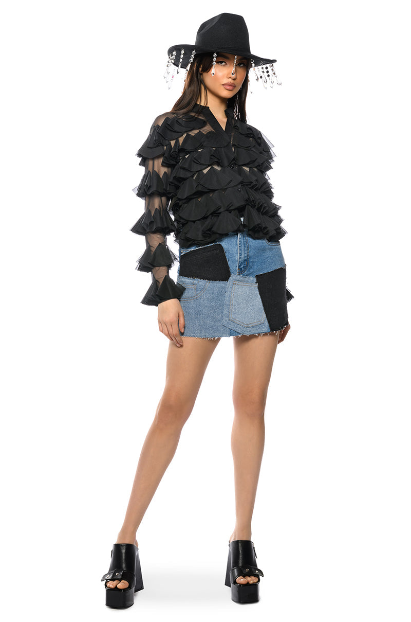 MISS EVERYTHING TEXTURED BUTTONDOWN TOP