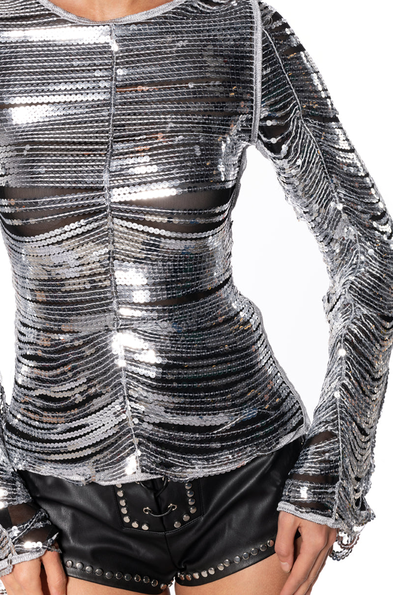 MISS INDEPENDENT METALLIC BACK TIE TOP