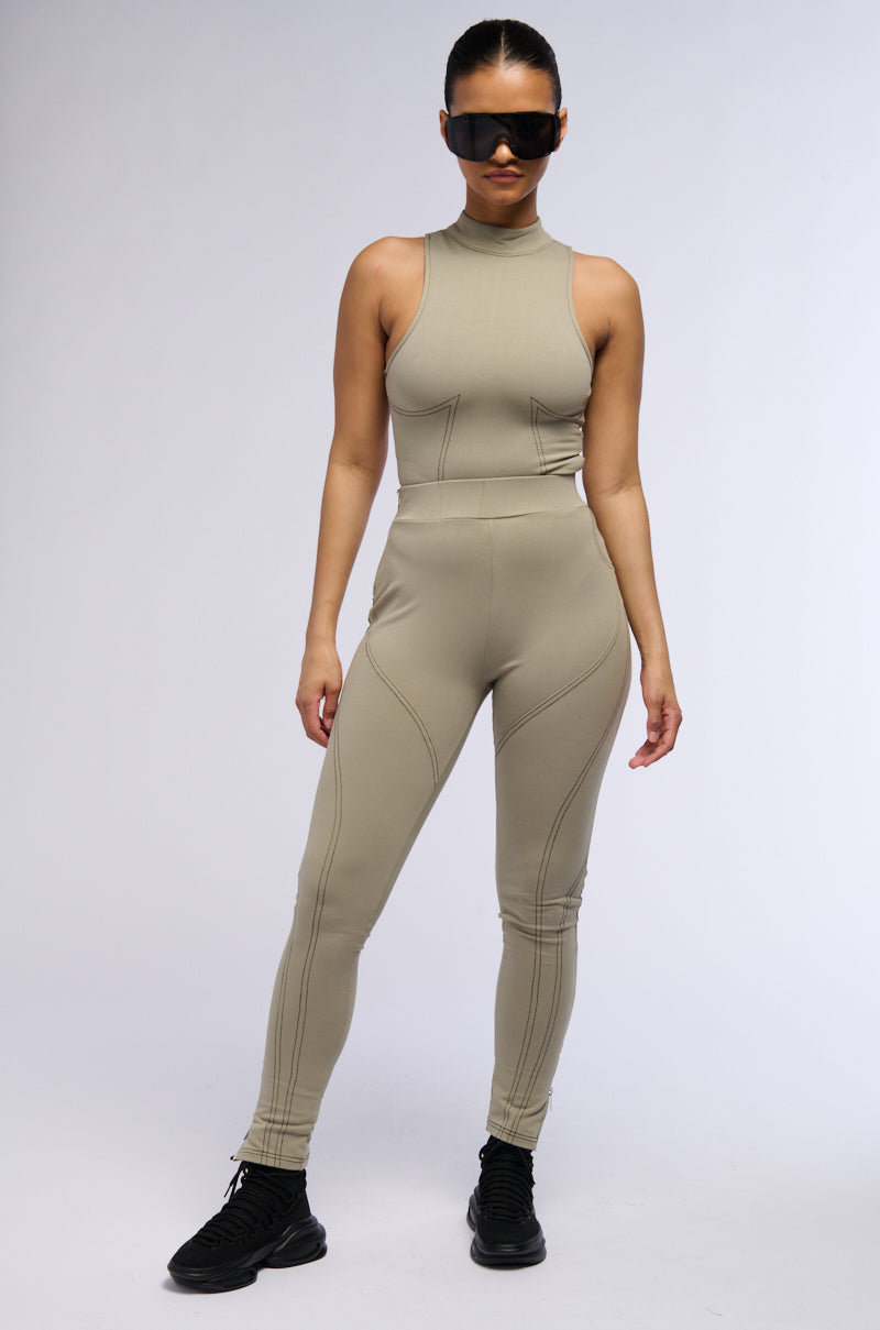 MODEL OFF DUTY HIGH WAIST LEGGING IN GREEN