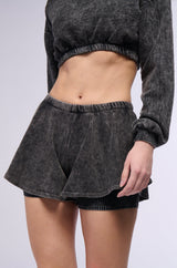 MYSTERY GIRL MINERAL WASH FLARE MINI SHORT