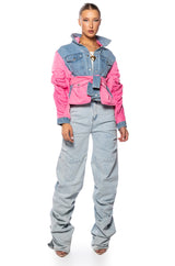 NEVER CHANGE RUCHED RELAXED FIT JEANS IN LIGHT BLUE DENIM